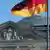 Der Berliner Reichstag mit Flagge (Foto: DPA)