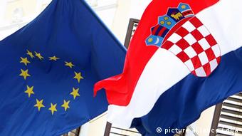EU Kroatien Flaggen Symbolbild