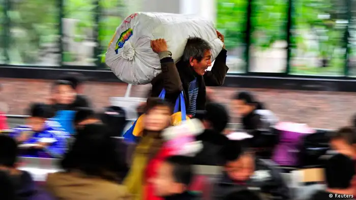 A man carries a package as he runs among other passengers at Changsha Railway Station, Hunan province January 19, 2012. Chinese New Year, or Spring Festival, is the biggest of the two Golden Week holidays, giving migrant workers their only chance of the year to return to their home provinces with gifts for their families. More than 200 million people are expected to take to the railways over this year's holiday, the biggest movement of humanity in the world. REUTERS/China Daily (CHINA - Tags: ANNIVERSARY SOCIETY) CHINA OUT. NO COMMERCIAL OR EDITORIAL SALES IN CHINA