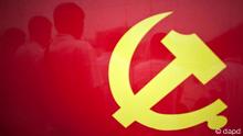 People, seen through a Chinese Communist Party flag, pose for photos with the flag in Yan'an, in northwestern China's Shaanxi province, Friday, July 1, 2011. Yan'an is celebrated as the birthplace of China's communist revolution. Communist forces led by Mao Zedong, ousted from bases in the south, retreated to Yan'an during the Long March and from there plotted the revolution that brought them to power in 1949. (Foto:Alexander F. Yuan/AP/dapd)