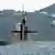 The nuclear-powered submarine "USS Newport" off the coast of Crete in Souda Bay.(Archivfoto vom 25.10.2004). Das atomar betriebene Jagd-U-Boot "USS Newport News" ist im Arabischen Meer nahe der Straße von Hormus mit einem japanischen Tanker kollidiert. Es gebe aber keine Berichte über Verletzte, wie das Außenministerium in Tokio am Dienstag (09.01.2007) mitteilte. Foto: U.S. Navy/Paul Farley +++(c) dpa - Report+++