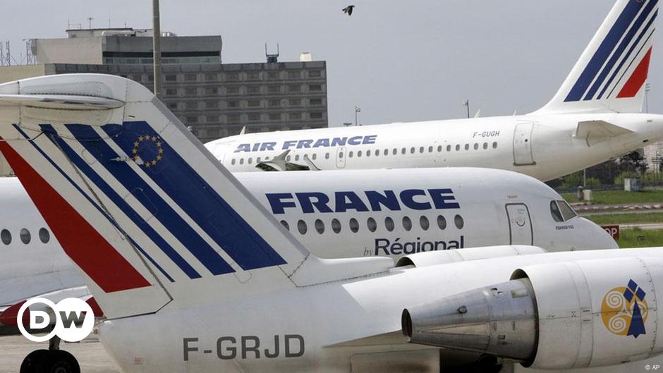 Air France Klm In Revenue Decline Over Paris Attacks Business Economy And Finance News From A German Perspective Dw 08 12 15