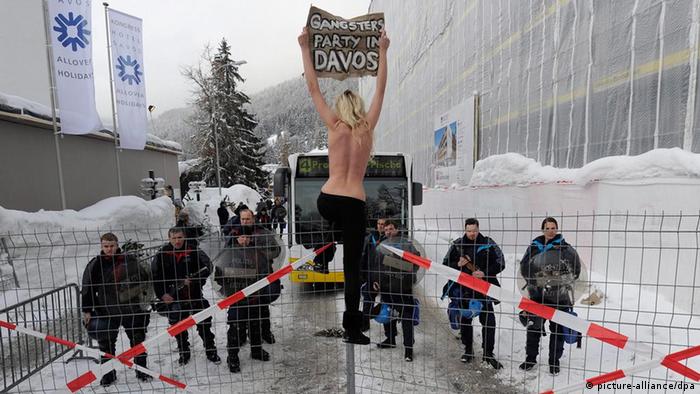Schweiz Weltwirtschaftsforum in Davos Demonstration (picture-alliance/dpa)