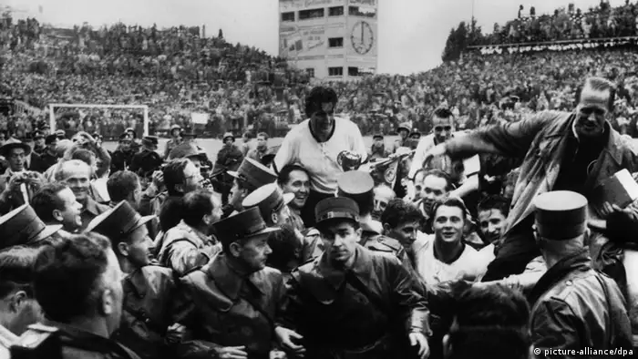 Deutsche Sportgeschichte Fußball WM 1954 Wunder von Bern
