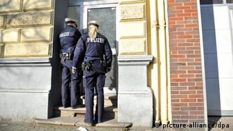 La policía registró el domicilio de Carsten S. tras su detención por un cuerpo de elite.