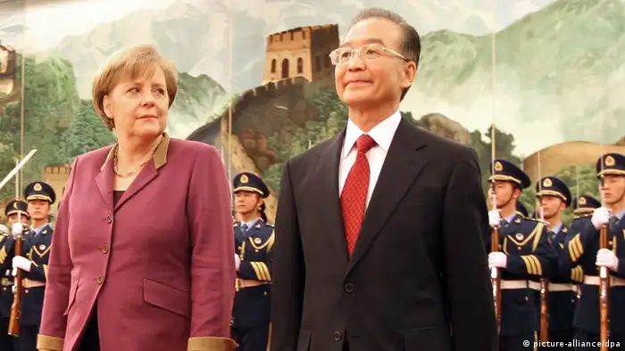 Angela Merkel reçue avec les honneurs par son homologue Wen Jiabao