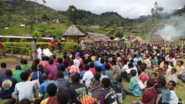Locals start managing biodiversity hot spot in Papua Neu Guinea (Axel Warnstedt)