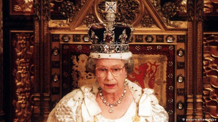60th crown jubilee, Elizabeth II on the throne with a crown 