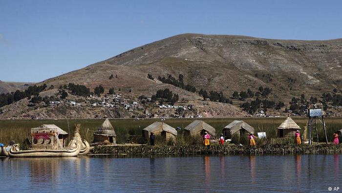 El crecimiento de la población alrededor del Titicaca ejerce una presión enorme sobre el lago.