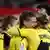 Die Spieler von Borussia Dortmund feiern den Treffer zum 1:0 in Nürnberg (Foto: dapd)