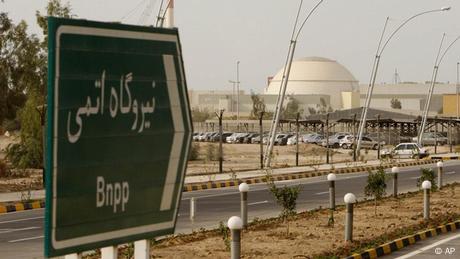 Iran Atomkraftwerk Atom Buschehr Schild