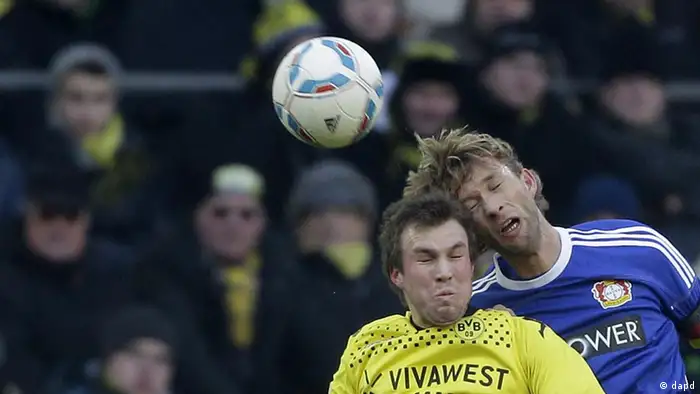 Leverkusen's Simon Rolfes, right, and Dortmund's Kevin Grosskreutz go for a header during the German first division Bundesliga soccer match between Borussia Dortmund and Bayer 04 Leverkusen Saturday, Feb. 11, 2012 in Dortmund, Germany. (Foto:Frank Augstein/AP/dapd) - NO MOBILE USE UNTIL 2 HOURS AFTER THE MATCH, WEBSITE USERS ARE OBLIGED TO COMPLY WITH DFL-RESTRICTIONS, SEE INSTRUCTIONS FOR DETAILS -