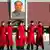 China Volkskongress in Peking Mao und Frauen