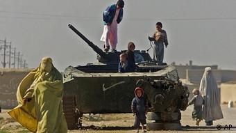 Afghanistan Sowjetunion Krieg verlassener Panzer in Mazar-e-Sharif
