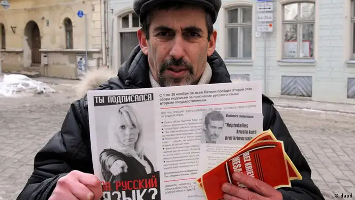 In this Wednesday Feb. 1, 2012 photo Vladimir Linderman, co-chairman of the Mother Tongue movement and a leader of Latvia's Russian community, holds a leaflet in downtown Riga, Latvia. On Saturday Feb. 17, 2011, Latvia will hold a referendum on whether Russian, the native language for about one-third of Latvia's 2.1 million residents, should become the country's second national language. (Foto:Roman Koksarov/AP/dapd)