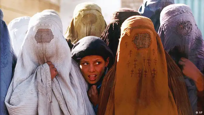 AP Iconic Images Afghanistan Frauen in Burkas (AP)