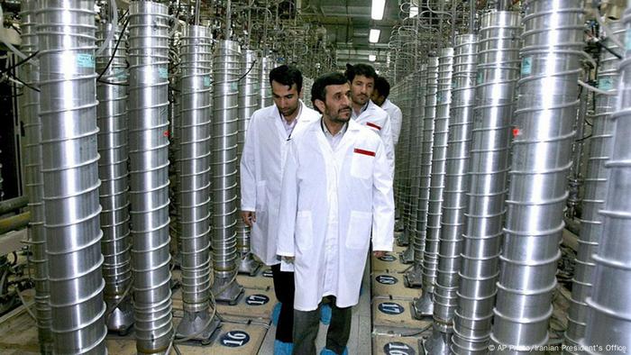 بازدید احمدی‌نژاد از تاسیسات غنی‌سازی اورانیوم نطنز در سال آخر دوره دوم ریاست جمهوری