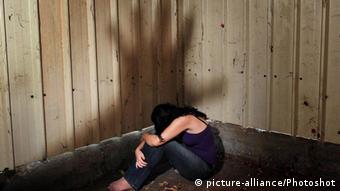 Junges Mädchen als Opfer von häuslicher Gewalt