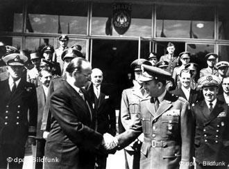 Vor 50 Jahren: Die Bundesrepublik darf dem Atlantikbündnis beitreten