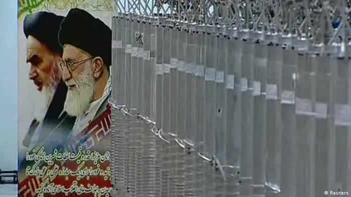 A poster of Iran's Supreme Leader Ayatollah Ali Khamenei and the late Ayatollah Ruhollah Khomeini is seen next to bank of centrifuges in what is described by Iranian state television as a facility in Natanz, in this still image taken from video released February 15, 2012. Iran trumpeted advances in nuclear technology on Wednesday, citing new uranium enrichment centrifuges and domestically made reactor fuel, in a move abetting a drift towards confrontation with the West over its disputed atomic ambitions. REUTERS/IRIB Iranian TV via Reuters TV // Eingestellt von wa