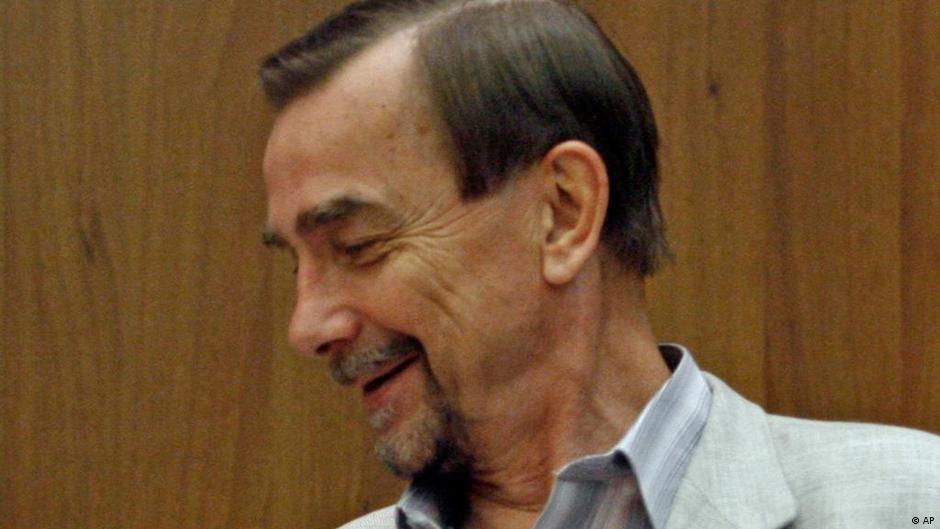 Льва Пономарева заочно приговорили к 5,5 года