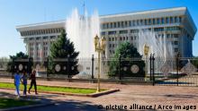 Das Weisse Haus, Sitz des kirgisischen Parlaments, Freiheitsboulevard, Bischkek, Kirgistan / Kirgisistan, Kirgisien, Parlamentsgebaeude, Weisses haus