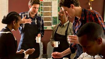 Auf dem Bild: Elwert und Waldstein-Wartenberg verkosten Kaffee in Äthiopien Rechte: Coffee Circle