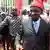 Kumba Ialá, o homem do "barrete vermelho" é o líder do Partido da Renovação Social - o PSR - e o seu candidato às presidenciais de 18 de março