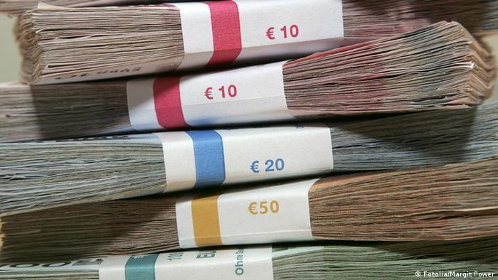 Symbolbild Euro Geldstapel