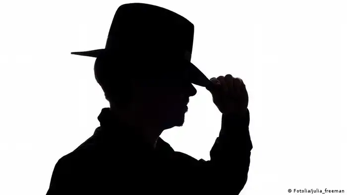 Deutschland Symbolbild Spion mit Hut
