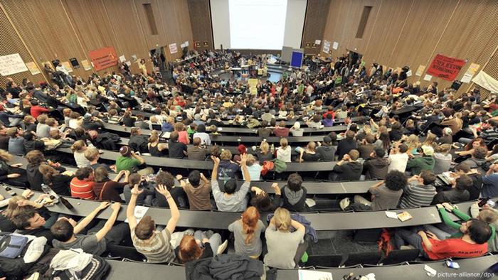 Symbolbild Bachelor-Master-System (picture-alliance/dpa)