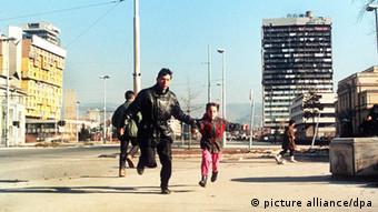 Sarajevë, Dhjetor 1994: një baba dhe i biri në arrati nga snajperistët