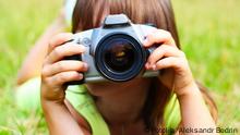 The child holds the photocamera. Age - 6 years Jan Schuler - Fotolia - Aleksandr Bedrin - Fotolia