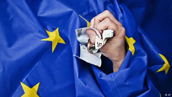 Купюры на фоне флага ЕС