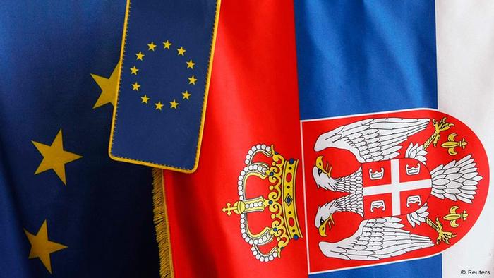 Флаги Сербии и ЕС