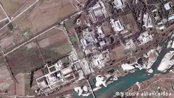 USA: Nordkorea zu Moratorium bei Urananreicherung (FILE) A file handout image from a DigitalGlobe satellite dated 29 September 2004 showing the Yongbyon complex nuclear facility, some100 km (60 miles) north of Pyongyang, North Korea. Following a request from the U.S. the Democratic People's Republic of Korea has agreed to introduce a moratorium on nuclear tests, long-range missile launches and the program of uranium enrichment exercised at the nuclear research center in Yongbyon, the country's Foreign Ministry said in a statement Wednesday. EPA/DIGITAL GLOBE FILE MANDATORY CREDIT, EDITORIAL USE ONLY +++(c) dpa - Bildfunk+++