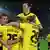 Die Dortmunder Spieler Kevin Großkreutz (l.) und Ivan Perisic (o.) jubeln mit ihren Mitspielern über das Tor zum 2:1. (Foto: Kevin Kurek dpa/lnw)