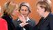 ARCHIV - Bundeskanzlerin Angela Merkel (CDU - r) unterhält sich am 27.10.2010 zu Beginn der Kabinettssitzung im Bundeskanzleramt in Berlin mit Bundesfamilienministerin Kristina Schröder (l) und mit Bundesarbeitsministerin Ursula von der Leyen (alle CDU). Feste Frauenquoten für die Top-Etagen der Wirtschaft - oder doch eine eher unverbindliche, flexible Lösung? Diese Frage entzweit zur Zeit die CDU-Bundesministerinnen von der Leyen und Schröder. Foto: Wolfgang Kumm dpa +++(c) dpa - Bildfunk+++ ARCHIV - Bundeskanzlerin Angela Merkel (CDU - r) unterhält sich am 27.10.2010 zu Beginn der Kabinettssitzung im Bundeskanzleramt in Berlin mit Bundesfamilienministerin Kristina Schröder (l) und mit Bundesarbeitsministerin Ursula von der Leyen (alle CDU). Feste Frauenquoten für die Top-Etagen der Wirtschaft - oder doch eine eher unverbindliche, flexible Lösung? Diese Frage entzweit zur Zeit die CDU-Bundesministerinnen von der Leyen und Schröder. Foto: Wolfgang Kumm dpa +++(c) dpa - Bildfunk+++