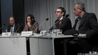 Diskussionsabend bei der Heinrich-Böll-Stiftung in Berlin. Von links nach rechts: Hani Al Masir, Wafa Abdel Rahman, René Wildangel, Chef der Böll-Stiftung in Ramallah, Wafeeq Khaled Ibrahim al-Natour