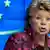 EU-Justizkommissarin Vivian Reding vor Europa-Fahne