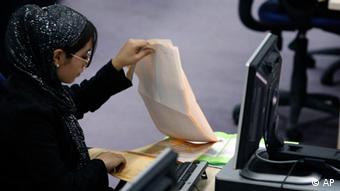 کمیسیون حقوق بشر از کاهش حضور زنان در ادارات دولتی ابراز نگرانی کرده است
