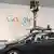 Ein Fahrzeug des Google-Projekts «Street View» steht am 01.03.2010 auf dem CeBIT-Stand von Google auf dem Messegelände in Hannover. (Foto: dpa - Bildfunk)
