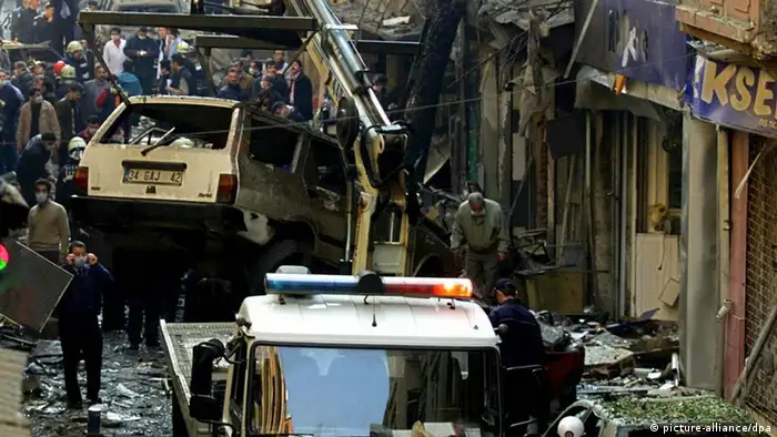 Verwüstung nach Terroranschlägen in Istanbul. (Foto: TOLGA BOZOGLU/dpa)