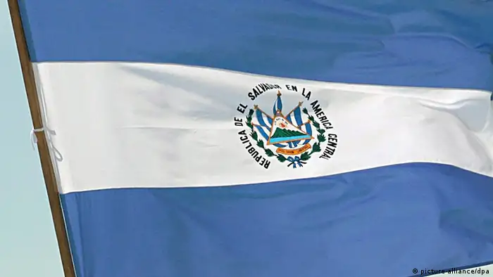 Wahlen auf kommunaler Ebene in El Salvador Fahne Flagge (picture-alliance/dpa)