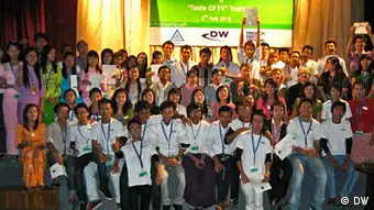 Gruppenfoto des TV-Trainings der DW Akademie in Myanmar im Februar 2012 (Foto: DW).