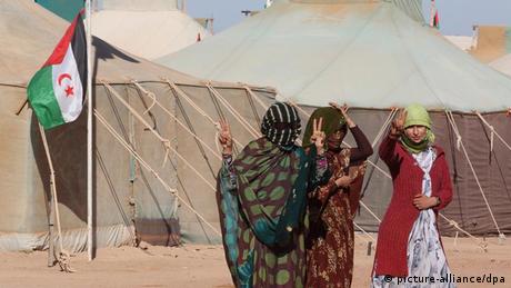 Westsaharische Frauen in einem Flüchtlingscamp (c) dpa - Bildfunk+++