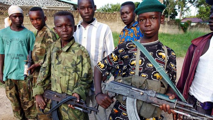 Child soldiers in DRC (Photo: Maurizio Gambarini )