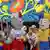Die EM-Maskottchen feiern gemeinsam mit Kindern (Foto: picture alliance/augenklick)
