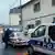 French police secure the area where they exchanged fire and were negotiating with a gunman who claims connections to al-Qaida and is suspected of killing three Jewish schoolchildren, a rabbi and three paratroopers, Wednesday, March 21, 2012 in Toulouse, southwestern France. The suspect is 24 years old, of French nationality and was known to authorities for having spent time in Afghanistan and Pakistan. (Foto:Bruno Martin/AP/dapd)