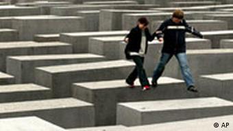 Holocaust Mahnmal Berlin eröffnet